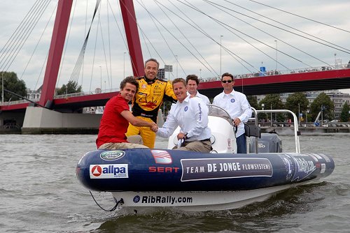 Tom Coronel zoekt teamgenoten
